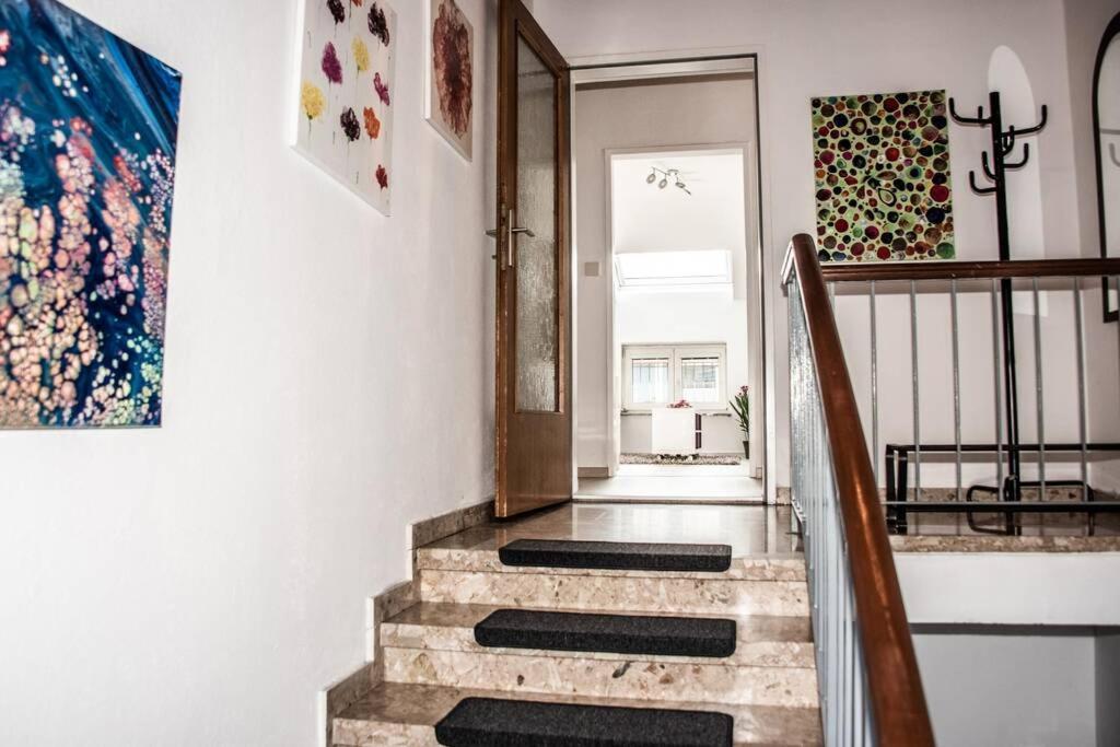Apartment Pouringraz Fuer Kunst- Und Tennisliebhaber מראה חיצוני תמונה