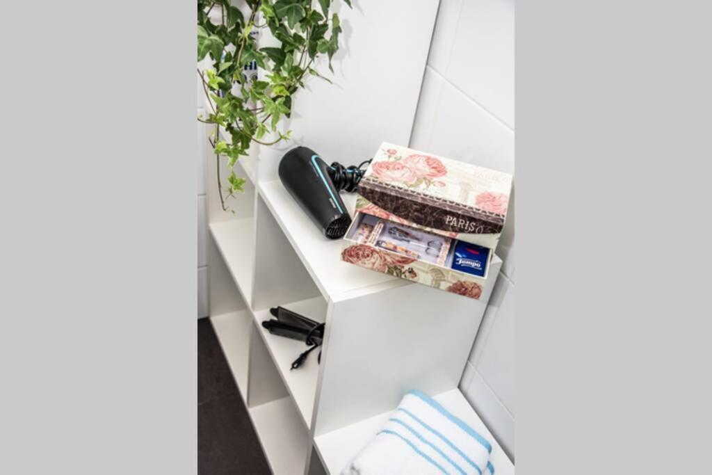 Apartment Pouringraz Fuer Kunst- Und Tennisliebhaber מראה חיצוני תמונה